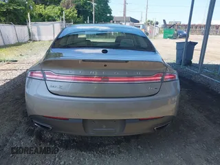 2016 Lincoln MKZ z VIN 3LN6L2J90GR614644, wystawiony jako IAAI lot #42547420 z przebiegiem 45 237 mil mil oraz . Historia ofert i sprzedaży dostępna na DreamBid. Obrazek 16.