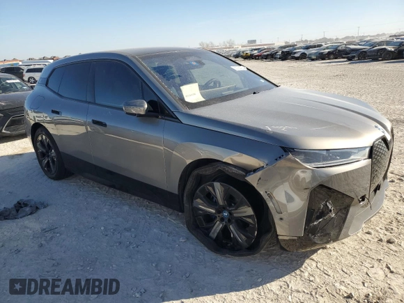 2023 BMW iX xDrive50 with VIN WB523CF07PCM53366, listed as a Copart auction lot 88066435 with 0 mi miles and Salvage Title. Bid and sale history available at carsss.com. Image 4.