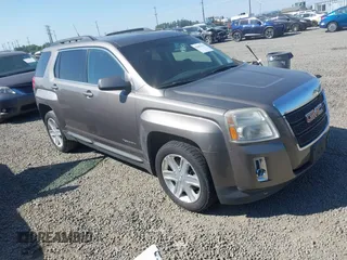 2010 GMC Terrain SLE-2 z VIN 2CTFLEEY9A6339348, wystawiony jako IAAI lot #42403436 z przebiegiem 134 818 mil mil oraz . Historia ofert i sprzedaży dostępna na DreamBid. Obrazek 1.