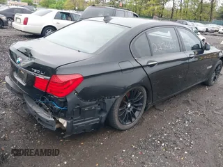 2010 BMW 7 Series 750Li xDrive z VIN WBAKC8C54AC430391, wystawiony jako IAAI lot #42199335 z przebiegiem Nie podano mil oraz . Historia ofert i sprzedaży dostępna na DreamBid. Obrazek 4.