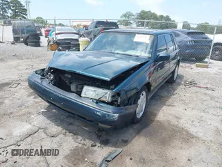 1998 Volvo S90 с VIN YV1KS9605W1128293, выставлен на аукционе IAAI как лот 42332645 с пробегом 252 576 миль миль и . История ставок и продаж доступна на DreamBid. Изображение 2.