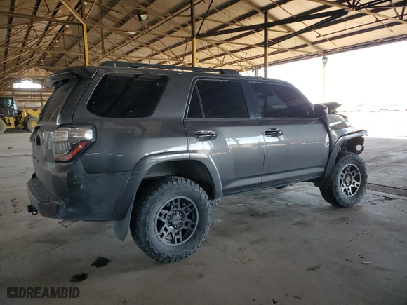 2020 Toyota 4Runner SR5 with VIN JTEBU5JRXL5797867, listed as a Copart auction lot 89103325 with 184,415 mi miles and Salvage Title. Bid and sale history available at carsss.com. Image 3.