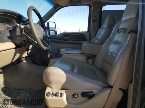 2005 Ford Excursion Limited z VIN 1FMNU42P45ED44643, wystawiony jako Copart lot #74122674 z przebiegiem 343 116 mil mil oraz Czysty tytuł • Clean title. Historia ofert i sprzedaży dostępna na DreamBid. Obrazek 7.