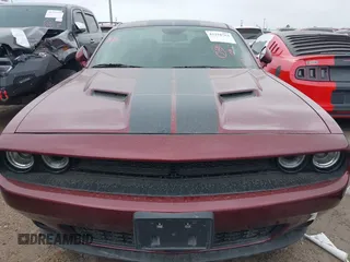 2019 Dodge Challenger SXT z VIN 2C3CDZAGXKH632914, wystawiony jako IAAI lot #42218764 z przebiegiem Nie podano mil oraz . Historia ofert i sprzedaży dostępna na DreamBid. Obrazek 6.