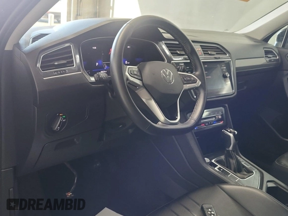 2024 Volkswagen Tiguan SE with VIN 3VV3B7AX8RM076346, listed as a IAAI auction lot 42734323 with 29,573 mi miles and . Bid and sale history available at DreamBid. Image 32.