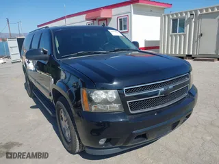 2007 Chevrolet Suburban LT with VIN 3GNFC16J07G243215, listed as a IAAI auction lot 41631673 with 200,990 mi miles. Bid and sale history available at carsss.com. Image 1.