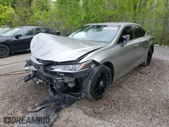 2019 Lexus ES 300h z VIN JTHB21B14K2043342, wystawiony jako Copart lot #57951075 z przebiegiem 93 035 mil mil oraz Szkoda całkowita • Salvage title. Historia ofert i sprzedaży dostępna na DreamBid. Obrazek 1.