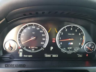 2017 BMW X5 M z VIN 5YMKT6C37H0U39093, wystawiony jako Copart lot #39299614 z przebiegiem 126 868 mil mil oraz . Historia ofert i sprzedaży dostępna na DreamBid. Obrazek 9.