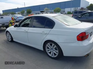 2006 BMW 3 Series 325i with VIN WBAVB13546K000753, listed as a IAAI auction lot 42021232 with 325,298 mi miles and . Bid and sale history available at carsss.com. Image 3.