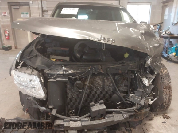 2012 Jeep Grand Cherokee Laredo with VIN 1C4RJFAG3CC209142, listed as a IAAI auction lot 41978296 with 201,796 mi miles. Bid and sale history available at carsss.com. Image 6.