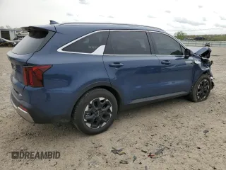 2025 Kia Sorento S z VIN 5XYRL4JC4SG336391, wystawiony jako Copart lot #51675715 z przebiegiem 6 021 mil mil oraz Szkoda całkowita • Salvage title. Historia ofert i sprzedaży dostępna na DreamBid. Obrazek 3.