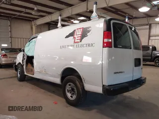 2020 GMC Savana Cargo Van with VIN 1GTW7AFP2L1273696, listed as a IAAI auction lot 41260652 with 73,307 mi miles. Bid and sale history available at carsss.com. Image 3.