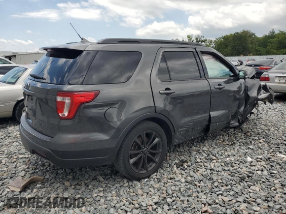 2018 Ford Explorer XLT z VIN 1FM5K7D88JGC64032, wystawiony jako Copart lot #58761555 z przebiegiem 92 190 mil mil oraz Nie do naprawy • Non repairable. Historia ofert i sprzedaży dostępna na DreamBid. Obrazek 3.