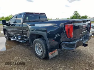 2020 GMC Sierra 3500HD Denali z VIN 1GT49WEY1LF252561, wystawiony jako Copart lot #57614395 z przebiegiem 108 216 mil mil oraz Tytuł czysty. Historia ofert i sprzedaży dostępna na DreamBid. Obrazek 2.