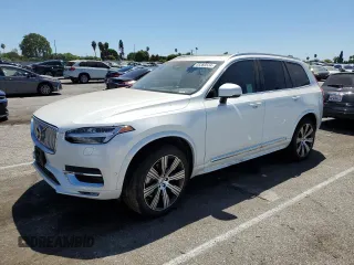 2024 Volvo XC90 Plus Bright Theme z VIN YV4062JE1R1200524, wystawiony jako Copart lot #65263534 z przebiegiem 4 792 mil mil oraz Szkoda całkowita • Salvage title. Historia ofert i sprzedaży dostępna na DreamBid. Obrazek 1.