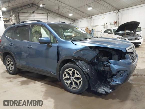 2020 Subaru Forester Premium with VIN JF2SKAJC6LH516615, listed as a IAAI auction lot 41873198 with 33,726 mi miles. Bid and sale history available at carsss.com. Image 1.