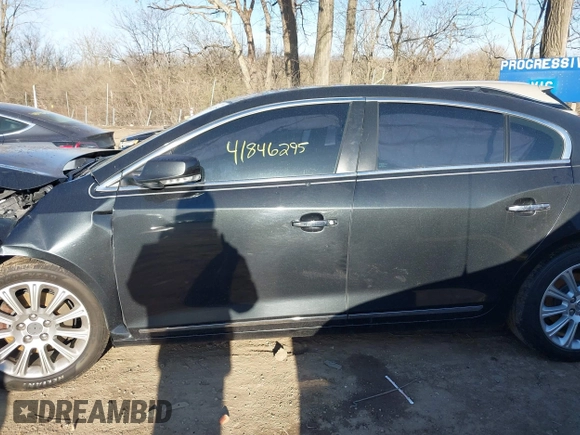 2013 Buick LaCrosse Leather z VIN 1G4GC5E33DF193863, wystawiony jako IAAI lot #41846295 z przebiegiem 206 425 mil mil oraz . Historia ofert i sprzedaży dostępna na DreamBid. Obrazek 14.