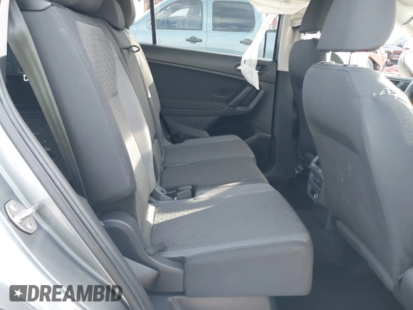 2019 Volkswagen Tiguan S с VIN 3VV1B7AX4KM023236, выставлен на аукционе IAAI как лот 41687279 с пробегом 42 222 миль миль и . История ставок и продаж доступна на DreamBid. Изображение 8.