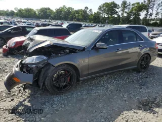 2011 Mercedes-Benz E 63 AMG z VIN WDDHF7HB5BA364899, wystawiony jako Copart lot #56241745 z przebiegiem 134 962 mil mil oraz Szkoda całkowita • Salvage title. Historia ofert i sprzedaży dostępna na DreamBid. Obrazek 1.