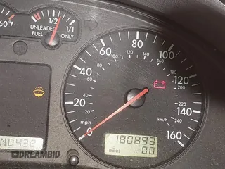 1999 Volkswagen Passat GL z VIN WVWMD63B2XE351611, wystawiony jako IAAI lot #42308007 z przebiegiem 180 893 mil mil oraz . Historia ofert i sprzedaży dostępna na DreamBid. Obrazek 15.