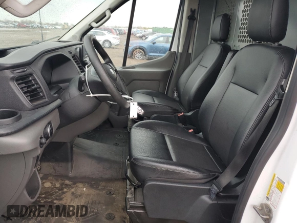 2023 Ford Transit Cargo с VIN 1FTBR1C8XPKB44983, выставлен на аукционе Copart как лот 63350635 с пробегом 73 083 миль миль и Списание • Salvage title. История ставок и продаж доступна на DreamBid. Изображение 7.