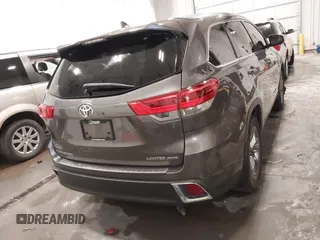 2019 Toyota Highlander Limited z VIN 5TDDZRFH9KS983043, wystawiony jako IAAI lot #42316647 z przebiegiem 111 684 mil mil oraz . Historia ofert i sprzedaży dostępna na DreamBid. Obrazek 17.