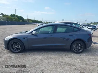 2023 Tesla Model 3 z VIN 5YJ3E1EA0PF403168, wystawiony jako IAAI lot #42002584 z przebiegiem 35 875 mil mil oraz . Historia ofert i sprzedaży dostępna na DreamBid. Obrazek 14.