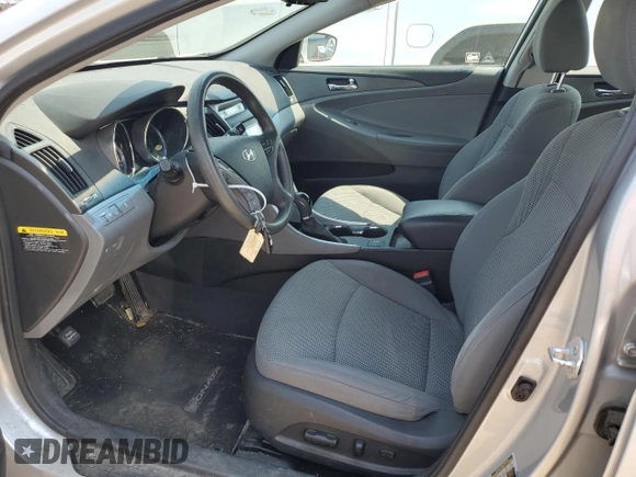 2013 Hyundai Sonata GLS z VIN 5NPEB4AC6DH710089, wystawiony jako Copart lot #58820215 z przebiegiem 111 475 mil mil oraz Czysty tytuł • Clean title. Historia ofert i sprzedaży dostępna na DreamBid. Obrazek 7.
