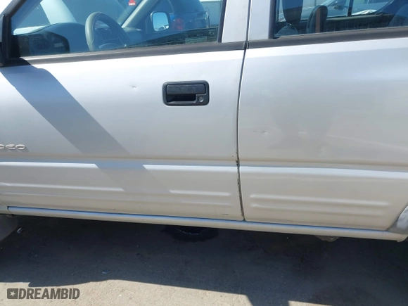 1998 Isuzu Rodeo S with VIN 4S2CM58WXW4325350, listed as a IAAI auction lot 42084411 with 292,784 mi miles. Bid and sale history available at carsss.com. Image 15.