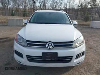 2013 Volkswagen Touareg Exec с VIN WVGEF9BP0DD006992, выставлен на аукционе IAAI как лот 41800140 с пробегом 177 299 миль миль и . История ставок и продаж доступна на DreamBid. Изображение 12.