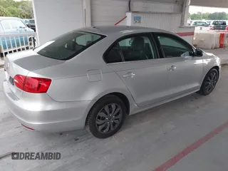 2013 Volkswagen Jetta SE z VIN 3VWDP7AJ6DM413781, wystawiony jako IAAI lot #42632312 z przebiegiem 153 273 mil mil oraz . Historia ofert i sprzedaży dostępna na DreamBid. Obrazek 4.