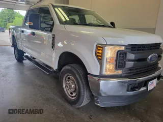 2019 Ford F-250 XL z VIN 1FT7W2B68KEF37148, wystawiony jako IAAI lot #42569097 z przebiegiem 201 085 mil mil oraz . Historia ofert i sprzedaży dostępna na DreamBid. Obrazek 12.
