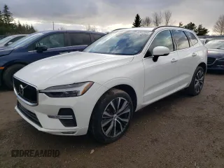 2022 Volvo XC60 Momentum z VIN YV4L12DK9N1954732, wystawiony jako Copart lot #82622894 z przebiegiem 20 239 mil mil oraz Czysty tytuł • Clean title. Historia ofert i sprzedaży dostępna na DreamBid. Obrazek 1.