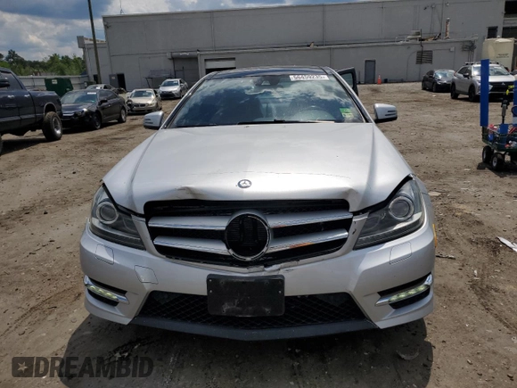 2013 Mercedes-Benz C 350 с VIN WDDGJ5HB5DG151711, выставлен на аукционе Copart как лот 56459235 с пробегом 67 714 миль миль и Списание • Salvage title. История ставок и продаж доступна на DreamBid. Изображение 5.