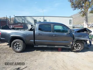 2021 Toyota Tacoma SR5 z VIN 3TMDZ5BN8MM117163, wystawiony jako IAAI lot #42070540 z przebiegiem 12 790 mil mil oraz . Historia ofert i sprzedaży dostępna na DreamBid. Obrazek 12.