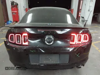 2014 Ford Mustang GT z VIN 1ZVBP8CFXE5257404, wystawiony jako IAAI lot #42731944 z przebiegiem 308 695 mil mil oraz . Historia ofert i sprzedaży dostępna na DreamBid. Obrazek 16.