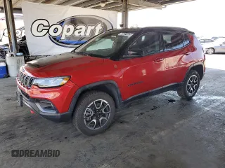 2025 Jeep Compass Trailhawk z VIN 3C4NJDDN3ST557667, wystawiony jako Copart lot #65611635 z przebiegiem 8 984 mil mil oraz Czysty tytuł • Clean title. Historia ofert i sprzedaży dostępna na DreamBid. Obrazek 1.