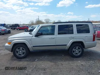 2007 Jeep Commander Sport z VIN 1J8HG48P17C695954, wystawiony jako IAAI lot #42106559 z przebiegiem Nie podano mil oraz . Historia ofert i sprzedaży dostępna na DreamBid. Obrazek 15.