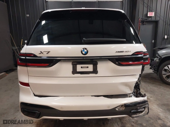 2023 BMW X7 xDrive40i with VIN 5UX23EM04P9P96036, listed as a IAAI auction lot 41235512 with 35,661 mi miles. Bid and sale history available at carsss.com. Image 17.