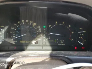 2002 Lexus LX 470 z VIN JTJHT00W323520240, wystawiony jako Copart lot #46495595 z przebiegiem 187 788 mil mil oraz Szkoda całkowita • Salvage title. Historia ofert i sprzedaży dostępna na DreamBid. Obrazek 9.