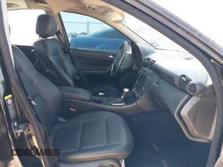 2007 Mercedes-Benz C 230 Sport с VIN WDBRF52H17F929030, выставлен на аукционе IAAI как лот 42445223 с пробегом Не указан миль и . История ставок и продаж доступна на DreamBid. Изображение 5.