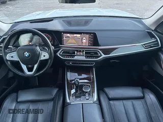 2020 BMW X7 xDrive40i z VIN 5UXCW2C05L9A03397, wystawiony jako IAAI lot #41381437 z przebiegiem 141 656 mil mil oraz . Historia ofert i sprzedaży dostępna na DreamBid. Obrazek 6.
