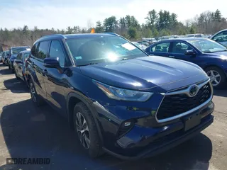 2020 Toyota Highlander XLE with VIN 5TDGZRBH0LS003381, listed as a IAAI auction lot 41953485 with 97,057 mi miles. Bid and sale history available at carsss.com. Image 13.