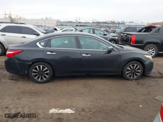 2018 Nissan Altima 2.5 SL with VIN 1N4AL3AP5JC208275, listed as a IAAI auction lot 41368381 with 203,439 mi miles. Bid and sale history available at carsss.com. Image 13.