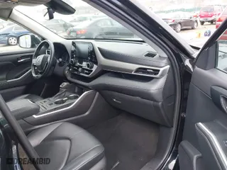 2021 Toyota Highlander XLE with VIN 5TDGZRBH6MS072433, listed as a IAAI auction lot 41894279 with 60,007 mi miles. Bid and sale history available at carsss.com. Image 5.