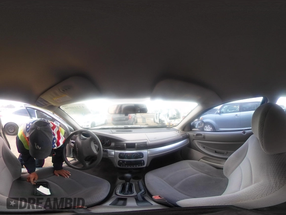 2006 Chrysler Sebring Touring z VIN 1C3AL56R66N126068, wystawiony jako IAAI lot #42210890 z przebiegiem 161 335 mil mil oraz . Historia ofert i sprzedaży dostępna na DreamBid. Obrazek 18.