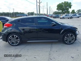 2016 Hyundai Veloster Turbo z VIN KMHTC6AEXGU281207, wystawiony jako IAAI lot #42197497 z przebiegiem 107 431 mil mil oraz . Historia ofert i sprzedaży dostępna na DreamBid. Obrazek 13.