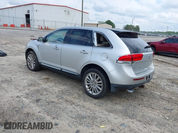 2011 Lincoln MKX z VIN 2LMDJ8JK2BBJ26455, wystawiony jako IAAI lot #42483429 z przebiegiem 196 075 mil mil oraz . Historia ofert i sprzedaży dostępna na DreamBid. Obrazek 3.