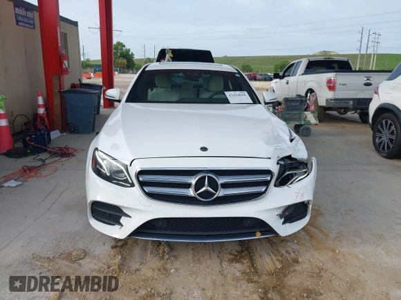 2020 Mercedes-Benz E 350 z VIN W1KZF8DB4LA833854, wystawiony jako IAAI lot #42424616 z przebiegiem 41 860 mil mil oraz . Historia ofert i sprzedaży dostępna na DreamBid. Obrazek 12.