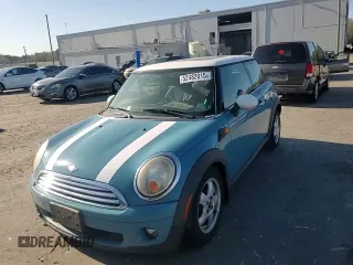 2008 MINI Hardtop z VIN WMWMF335X8TT62496, wystawiony jako Copart lot #52482015 z przebiegiem 188 965 mil mil oraz Szkoda całkowita • Salvage title. Historia ofert i sprzedaży dostępna na DreamBid. Obrazek 11.